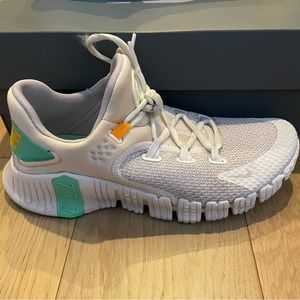 NIKE METCON - Used - Women’s Size 9 - White with colorful detail